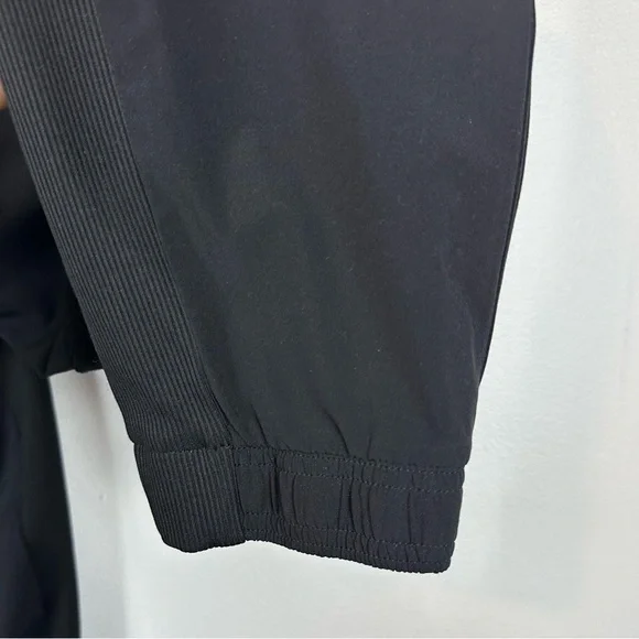 Athleta Mid Rise Brooklyn Black Jogger Pants Pockets Outdoor Women’s Sz 4P - Picture 2 of 8
